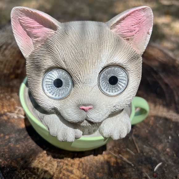 Cat in Cup Solar Garden
Decorations Figurine - Picture 3 of 8